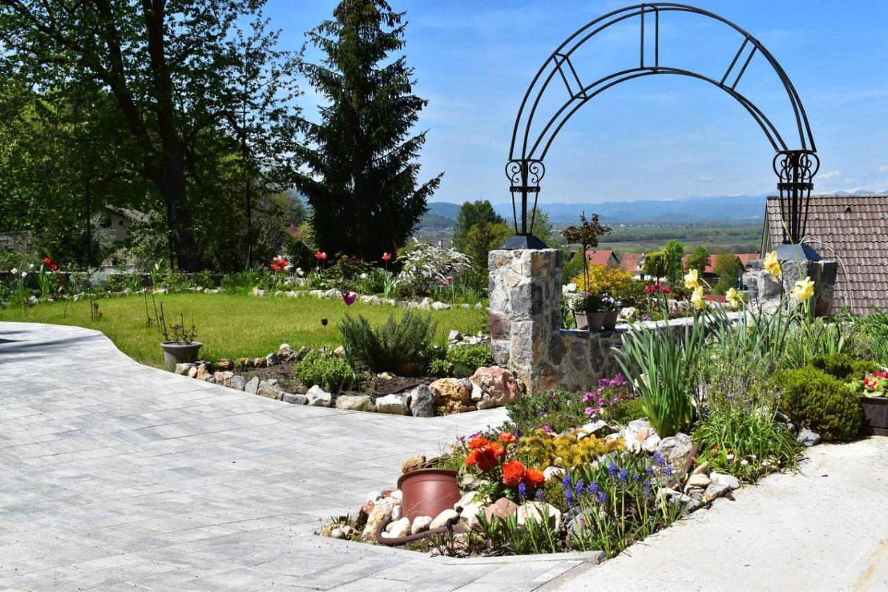 Apartmaji Lejardin Skofljica Exterior photo